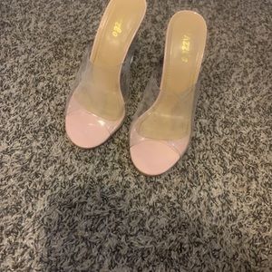 These beautiful strapless heel can go for a day night just a night out.